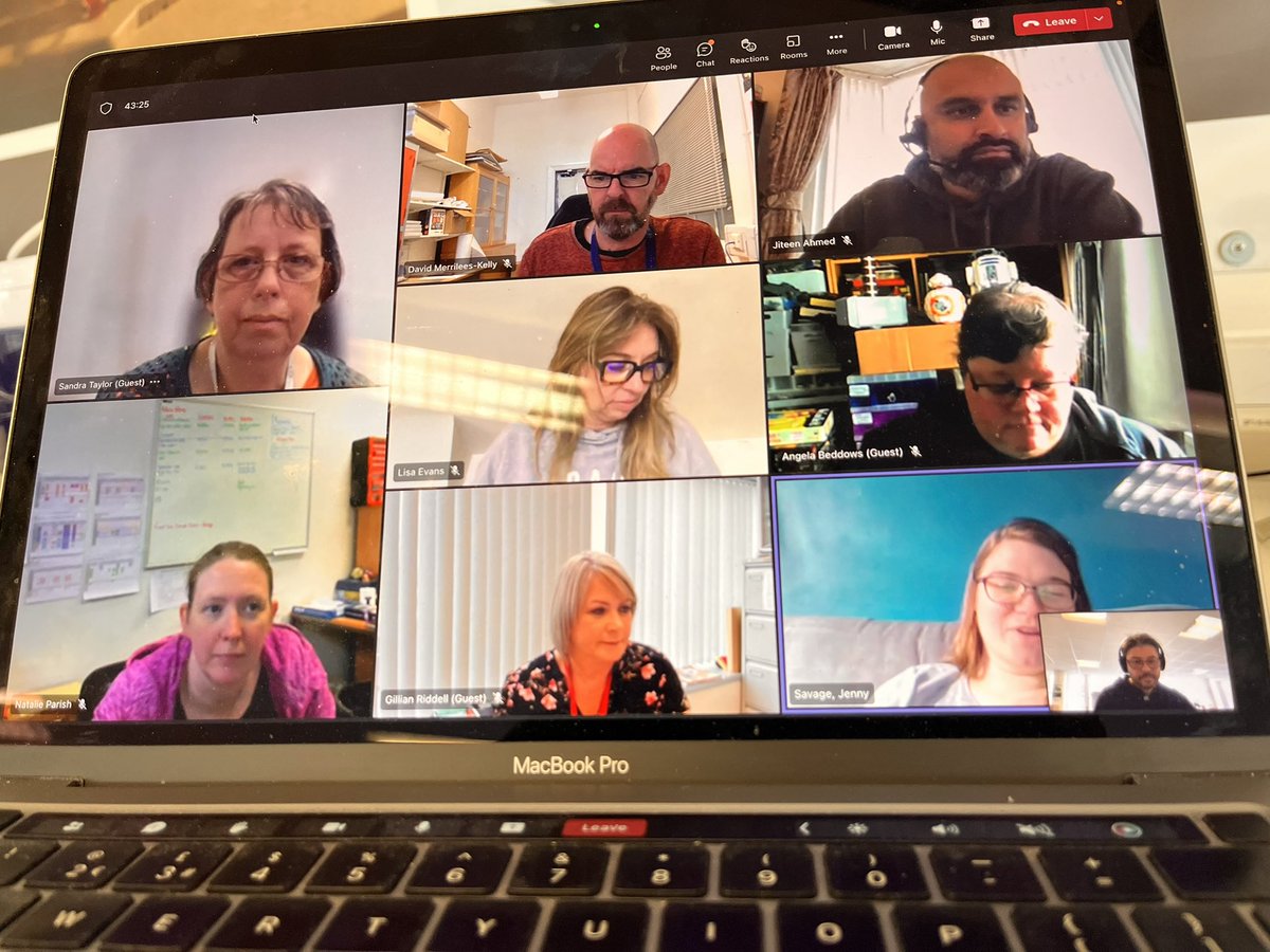 kerry_truman's tweet photo. Day 800+ in the #TechsConnect journey.. another EPIC Friday@10 session.. the power of conversation that reaches across the #UKHEI technician community..!? todays community included @OfficialUoM @QUBelfast @GlyndwrUni @AstonUniversity @UniversityLeeds @TrentUni #sharetolearn ๐ https://t.co/SZp3DYunfa