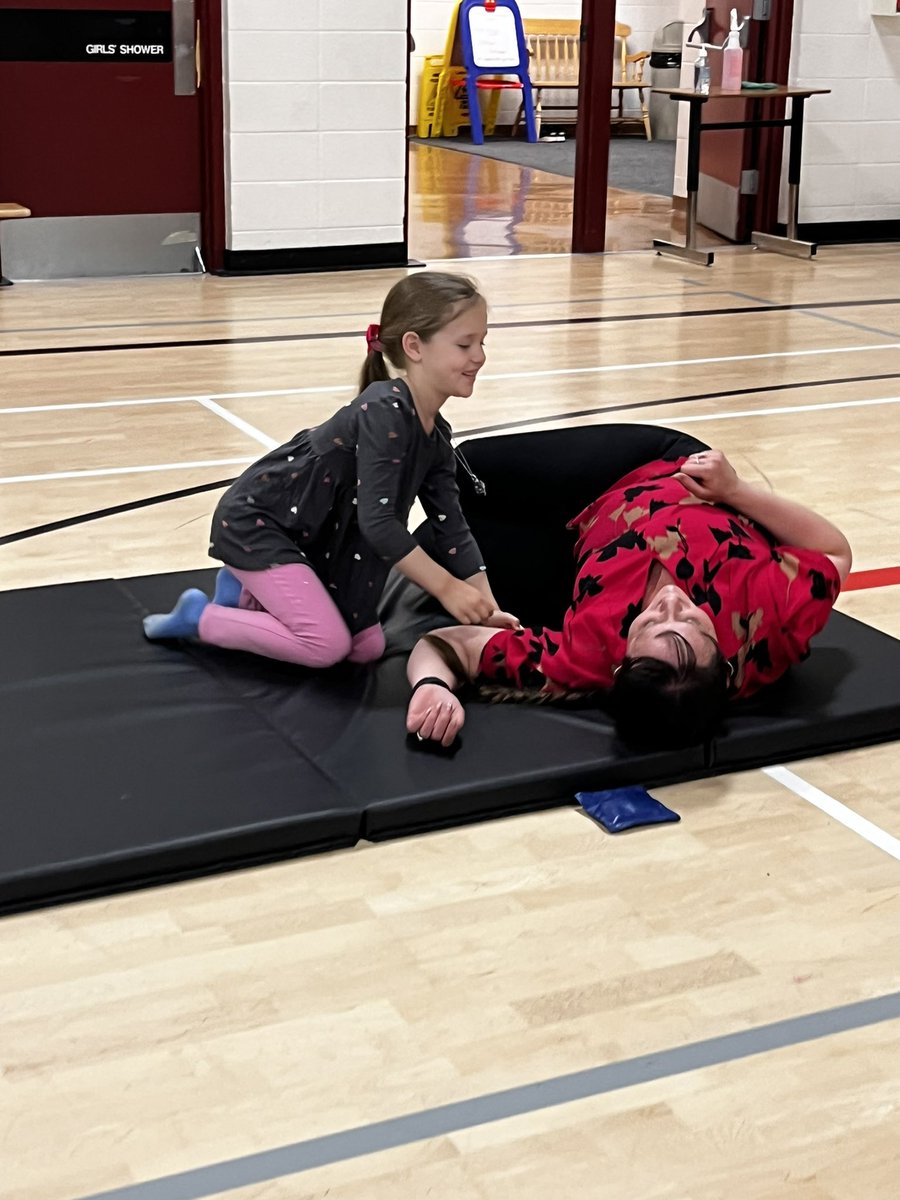 MissPunkosClass's tweet photo. We loved family Judo today in Kindergarten!! We even got to finish the class off with some grownups vs students dodgeball! What a great way for the whole family to move their bodies! @APPLESchools @thickwoodArts @FMPSD https://t.co/HRxyPXVEZz