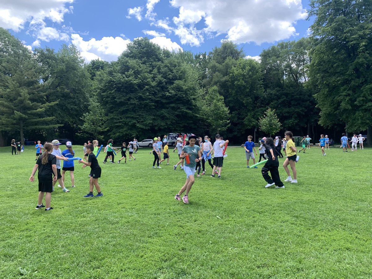 MrsLaschowski's tweet image. A BIG thank you to @PE_Gill for organizing an amazing Track &amp;amp; Field Day! Shoutout to our House Captains who kept the spirit high all day long! #yorklearns @theyorkschool