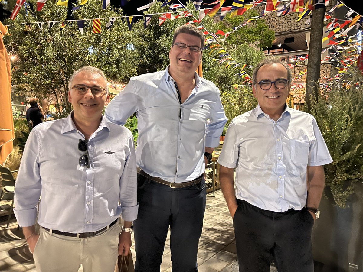 SKTCSE's tweet photo. Att nätverka är viktigt – även för industrin. Slutet av veckan avslutas med internationellt möte i #Barcelona med den fantastiska @AdecatDec som värdar. Nästa år är det stor kongress! https://t.co/KSBMVkP30k
