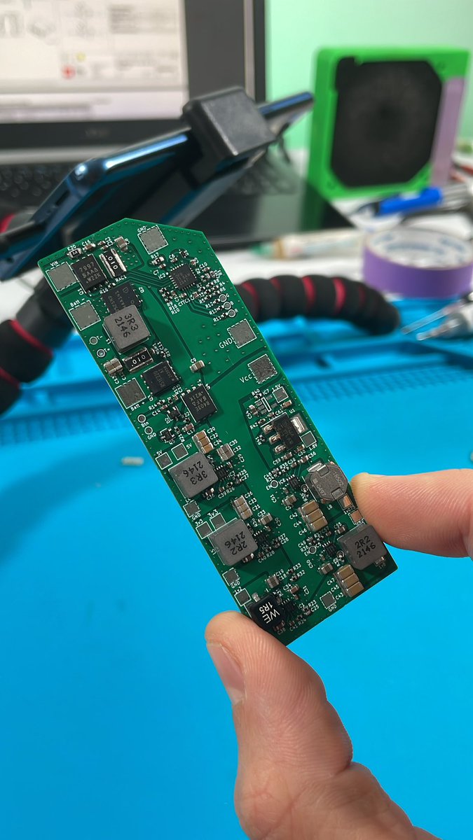 MilloMaker's tweet photo. C'est beau, tout bien soudé du premier coup au heat gun.
tout est bien fini !
Maintenant faut qça marche 😶 https://t.co/HTAGi9c5VU