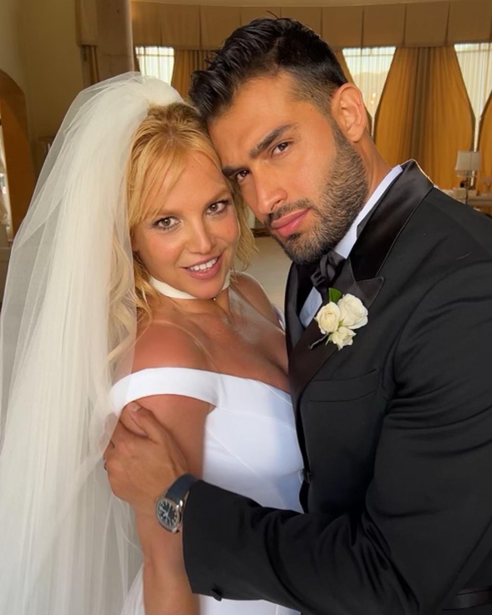 Versace's tweet photo. #BritneySpears and #SamAsghari marry wearing custom #AtelierVersace at their wedding in California.

#Versace #VersaceCelebrities https://t.co/y46F2dclih