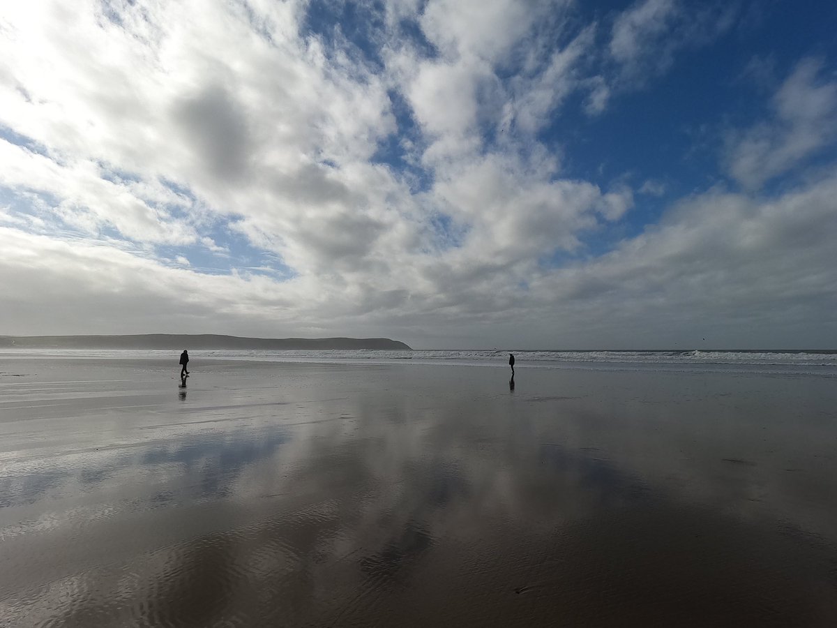 ClarMansfield1's tweet photo. Woolacombe Beach, north coast of Devon. 
Be mesmerised by its spacious stretch of sand. Woolacombe Beach is also a beautiful spot for family swimming and paddling. https://t.co/30YOzKDtLT