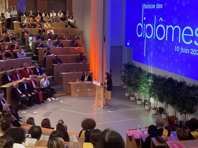 PaulLignieres's tweet photo. Impressionnante cérémonie de remise des diplômes à l’Institut Catholique de Paris  avec Noëlla de Bermingham marraine de la promotion 2021.
 #diploICP https://t.co/5T8fFP3CiS