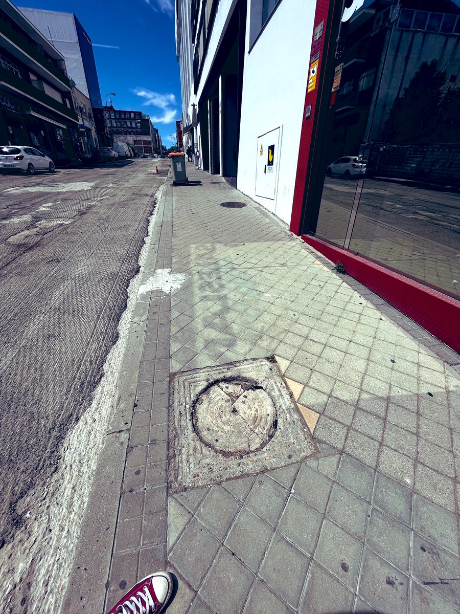 youngforestband's tweet photo. @policiademadrid @policia Localizada en la acera una alcantarilla de hormigón a punto de romperse (se hunde al pisar) con un altísimo potencial de producir un grave accidente. Ubicado en la calle de Rufino González, 25, 28037 Madrid. Esperamos sea útil nuestra aportación. Gracias https://t.co/juQ4jRI0ea
