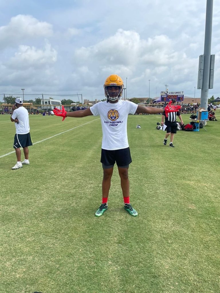 Had a nice time today at lsu <a href="/BHoward_11/">Brandon Howard</a> @TrueBuzzFB <a href="/TrustMyEyesO/">⭕️FFERTUNITY</a> <a href="/MikeRoach247/">Mike Roach</a> <a href="/KoachV/">Wiley Vonner Jr</a> <a href="/LSUfootball/">LSU Football</a> <a href="/LSURecruit/">LSU Recruiting</a>