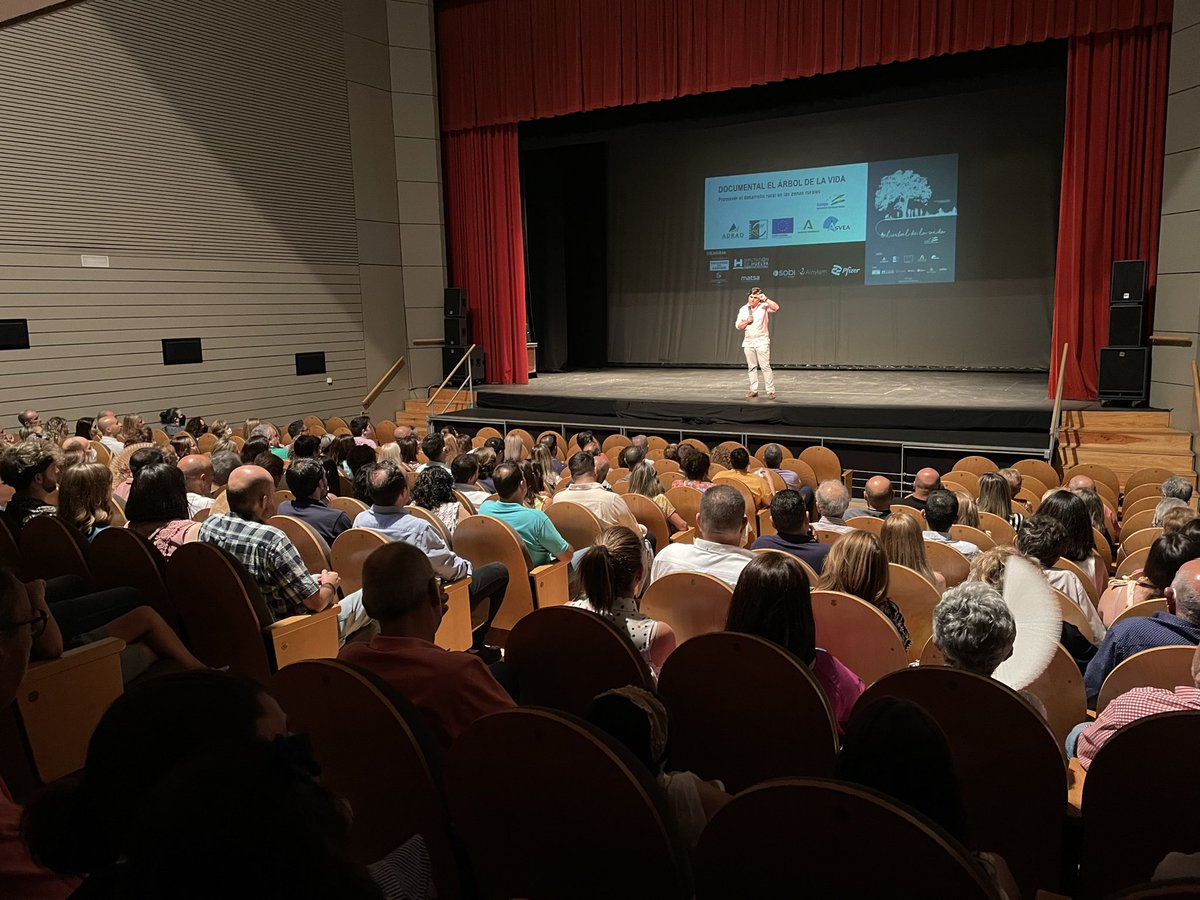 docuarbolvida's tweet photo. Muchas gracias a todos los que nos habéis acompañado en el estreno de nuestro documental. 

Un sueño que hemos hecho realidad gracias al esfuerzo y al apoyo de muchas personas e instituciones. 👇 https://t.co/JWCyssCpRa