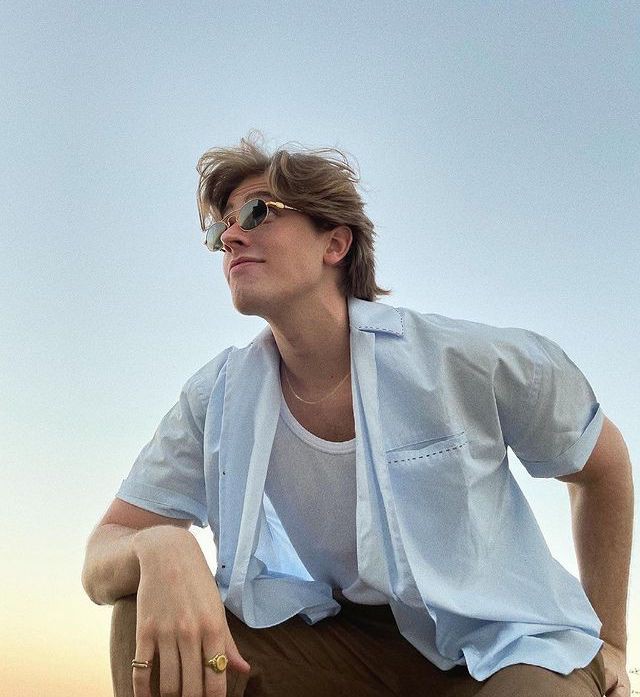 rwrbcomfort's tweet photo. — você desbloqueou o celular do príncipe henry fox; a thread https://t.co/SfcvoByvPF