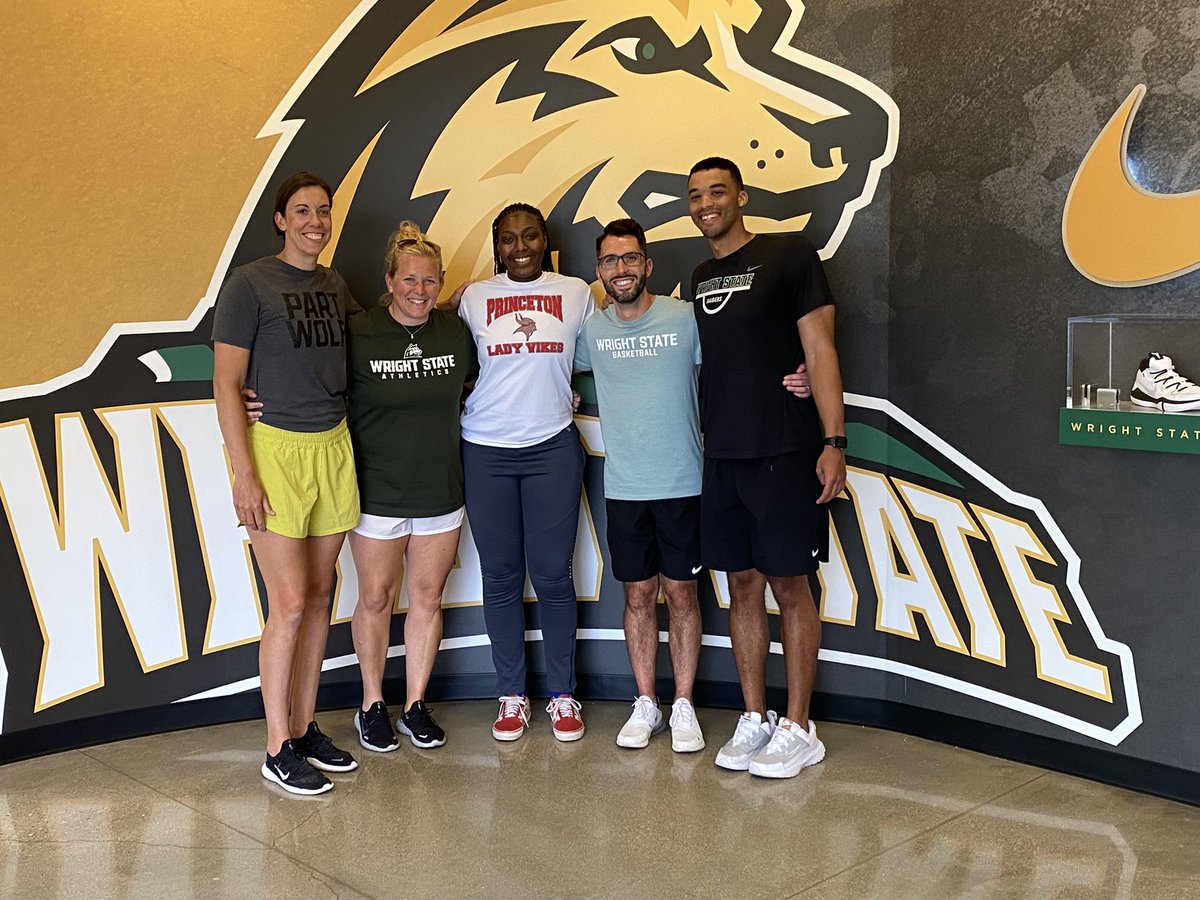 Diawna1's tweet photo. After a great visit with an amazing staff i am blessed to receive my first D1 offer to play at Wright State University. Thank you coaches🖤!! @WSUWBasketball https://t.co/7u6wmZquiM