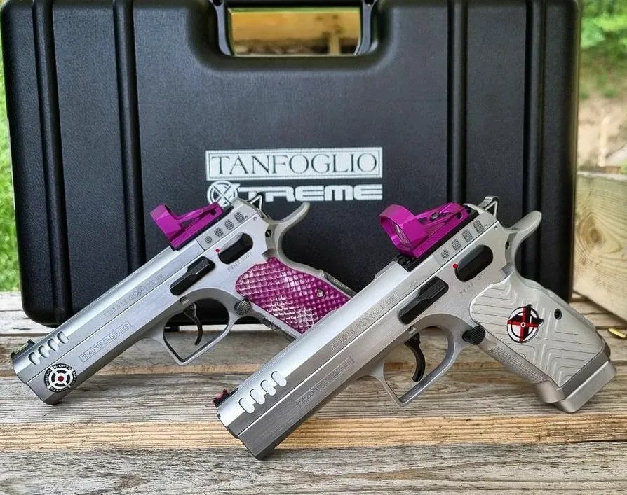Shield_Sights's tweet photo. @zeniush is ready for some range time this weekend with these sick @tanfoglio_official and custom color RMSx!💥💥 https://t.co/u1NLNB3286 https://t.co/MPHuoYeZpS