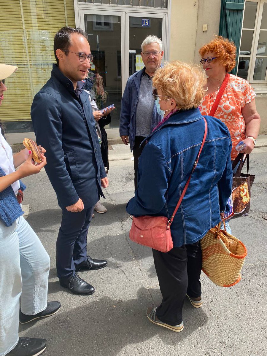 JeremyPrevost63's tweet photo. Reconquête à Ambert ! 🗳🇫🇷

Hier, Jeudi 9 Juin, je me réjouissais de me rendre sur le marché d’Ambert. 

Enfant, chaque année, je passais mes deux mois de vacances estivales à Grandrif, un tout petit village à quelques kilomètres d’ici.

#ReconqueteLegislatives2022 #legislatives https://t.co/5cEbZlD6zT