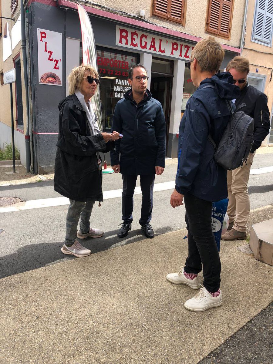 JeremyPrevost63's tweet photo. Reconquête à Ambert ! 🗳🇫🇷

Hier, Jeudi 9 Juin, je me réjouissais de me rendre sur le marché d’Ambert. 

Enfant, chaque année, je passais mes deux mois de vacances estivales à Grandrif, un tout petit village à quelques kilomètres d’ici.

#ReconqueteLegislatives2022 #legislatives https://t.co/5cEbZlD6zT