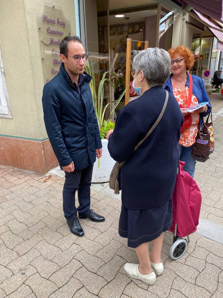 JeremyPrevost63's tweet photo. Reconquête à Ambert ! 🗳🇫🇷

Hier, Jeudi 9 Juin, je me réjouissais de me rendre sur le marché d’Ambert. 

Enfant, chaque année, je passais mes deux mois de vacances estivales à Grandrif, un tout petit village à quelques kilomètres d’ici.

#ReconqueteLegislatives2022 #legislatives https://t.co/5cEbZlD6zT