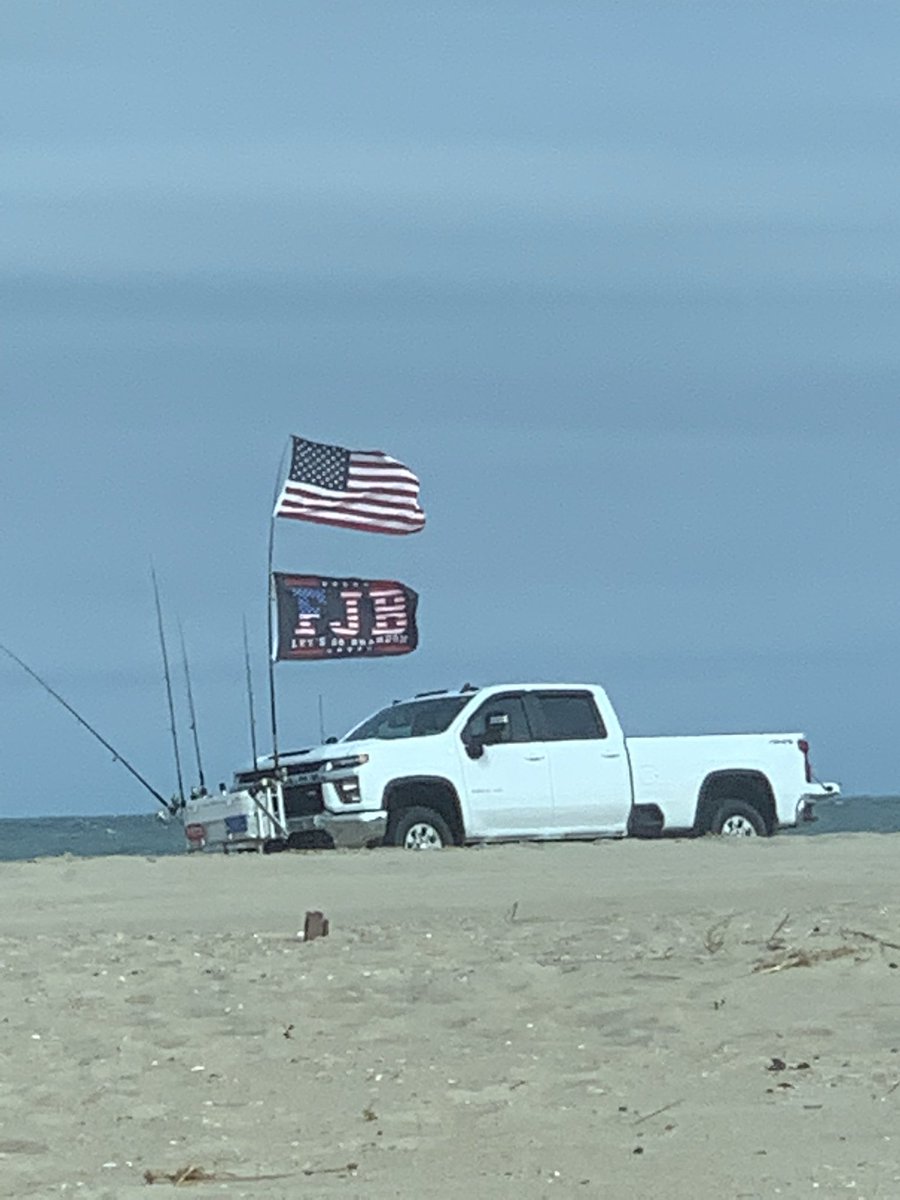 agierchak's tweet photo. @CapeHatterasNPS disappointed https://t.co/WlzH8MnI5g