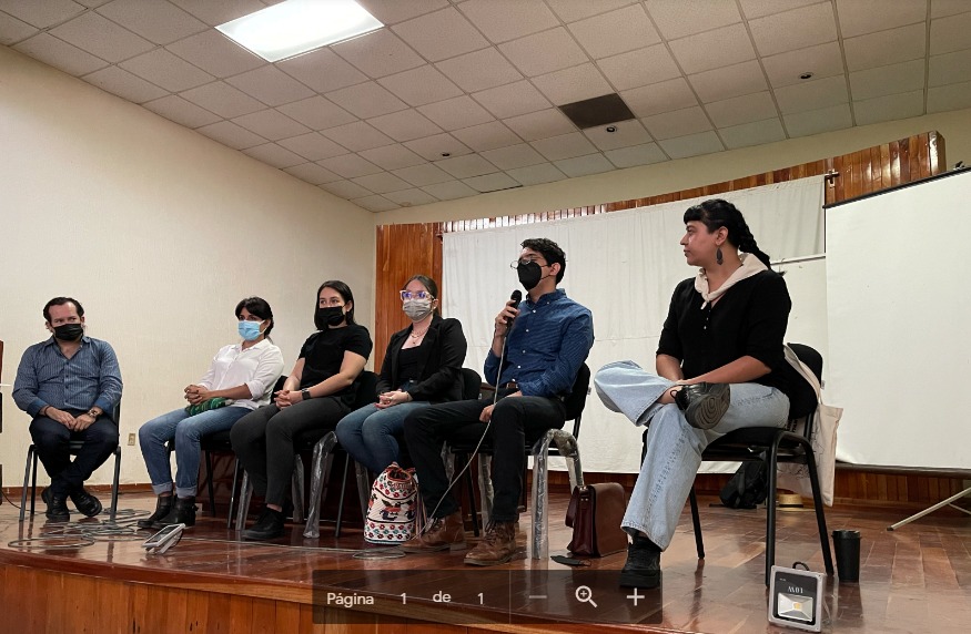 MCDST_UAN's tweet photo. El 6 de junio los alumnos: Anahí Jiménez, Gabriela Ledezma y David González participaron en el conversatorio denominado “Vivencias y Experiencias en la investigación”, realizado en la preparatoria N°1, evento dirigido por el Dr. Carlos E. Flores Rodríguez.
#MCDST #UATyG #UAN https://t.co/PF3iij1GgO