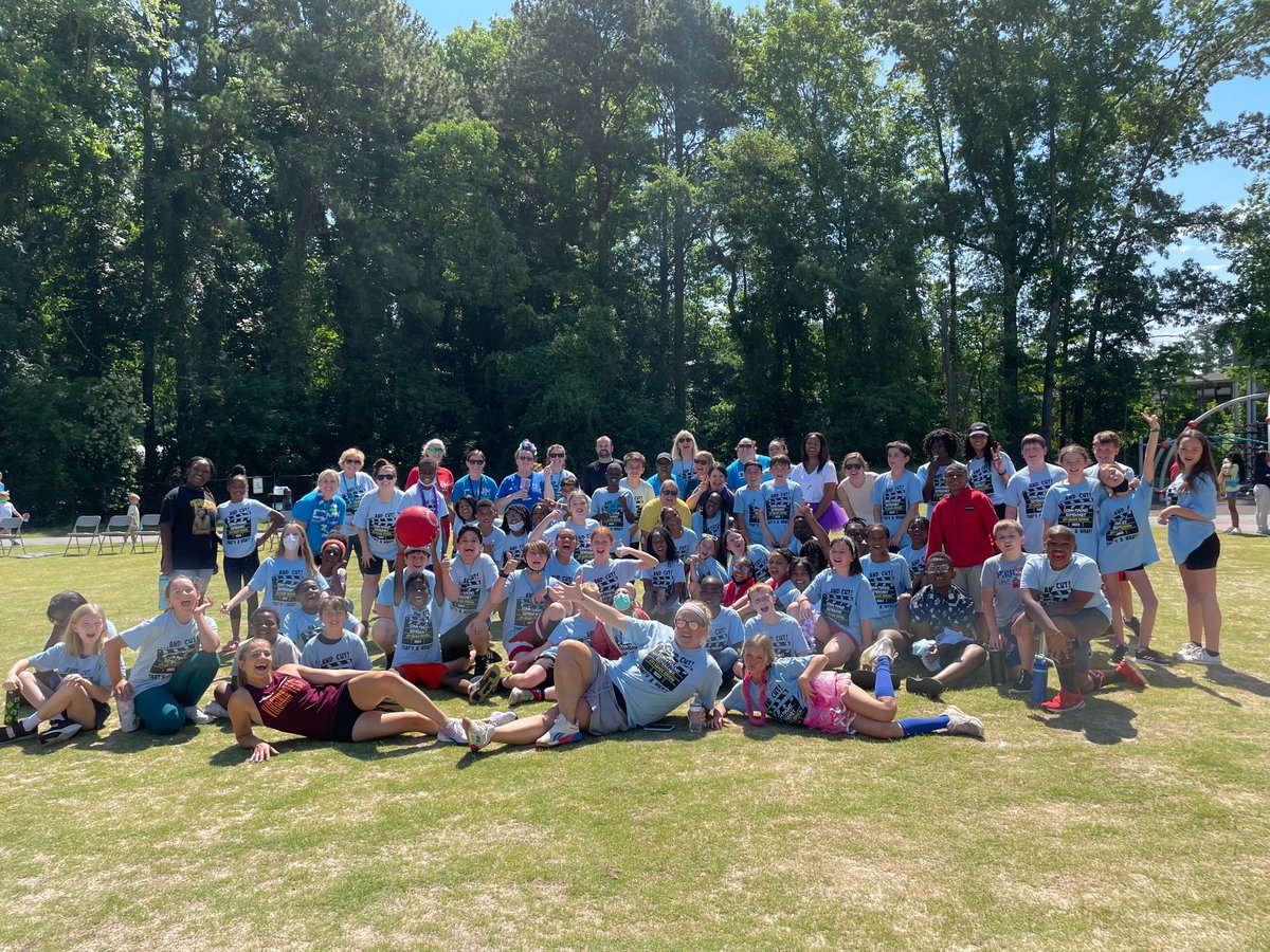 🍏🍎🏫One of the best ways to end the school year....... Teachers VS. 5th grade kickball event! #CONNmUNITY #ConnE #EndofSchool #kickball