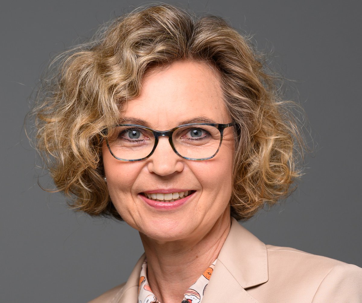 SeedWorld_US's tweet photo. As we look to what climate-smart policies might look like in the future during our next #SWStrategyWebinar, @Syngenta's Petra Laux, head of business sustainability, joins the discussion. Make sure to save your seat at https://t.co/seJaZ5ZpNX https://t.co/27j2w7VKTj