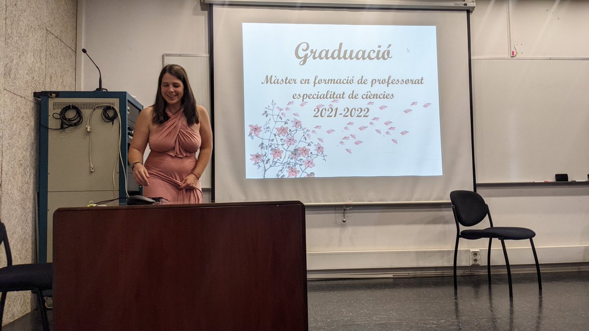 DignaCouso's tweet photo. Jo no soc molt de graduacions i cerimònies d'aquestes, però quan uns alumnes del Màster de Formació del Professorat de Ciències #MFIPS @EducacioUAB que seran EXCEL·LENTS docents t'ho demanen... Només pots dir que si!!! Orgullossisima d'aquesta promoció! Heu trencat el motllo! https://t.co/Fx2yVuCZmW
