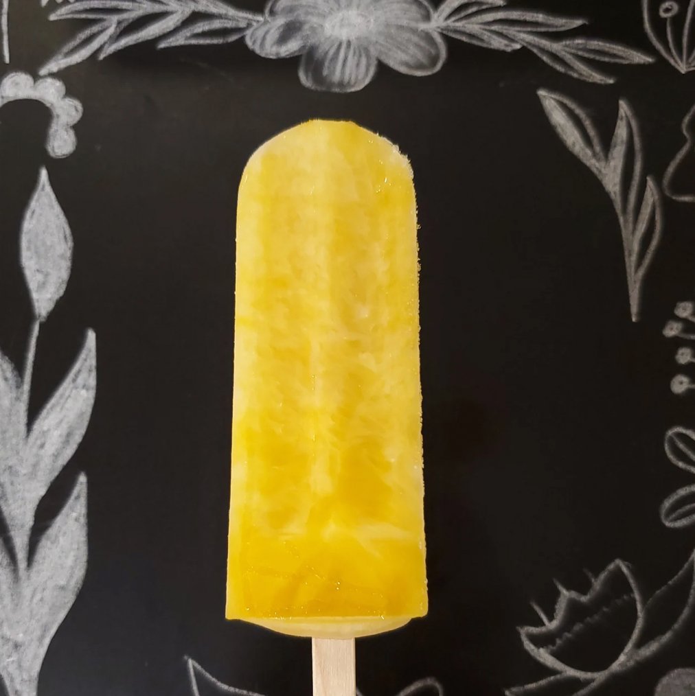 locopops's tweet photo. Passionfruit Margarita #Paletas⁠
A new summer classic! ☀️🍸😎
⁠
⁠
#popsicles #durhamnc #durm #bullcity #bestofdurham #discoverdurham #919eats #919food #icecreamshop #madeinnc #locopops @artstigators https://t.co/FctBBCdjaZ