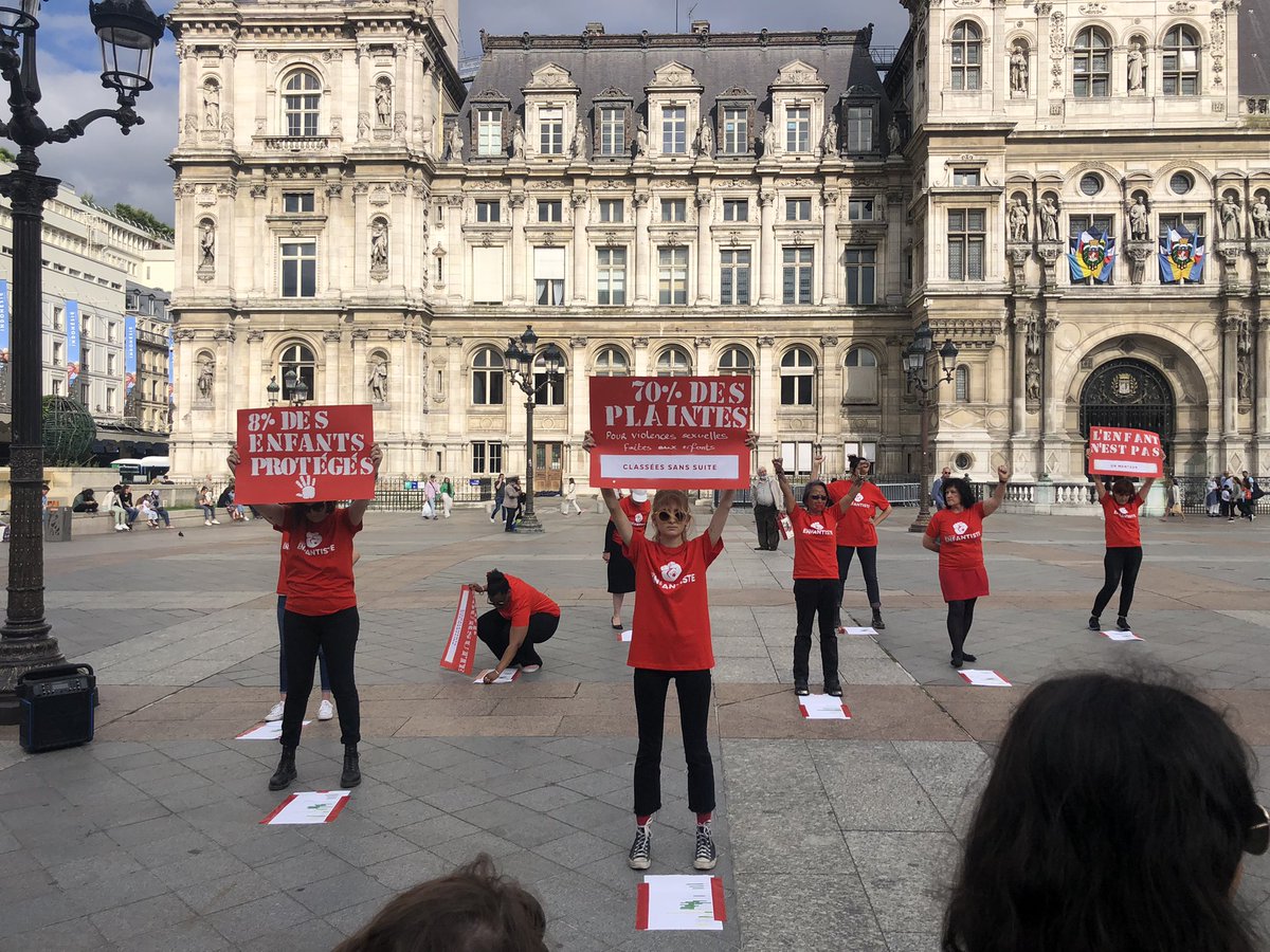 lazimigilles's tweet photo. manifestation de @Collenfantiste,  @proteger_enfant
pour lutter contre les violences sexuelles faites aux enfants. Justice pour les enfants !
#Metooinceste
#BeBrave @arnaud_gallais @TyphaineD_ @memoiretrauma @Violsfemmesinfo https://t.co/TRCU82gCdN