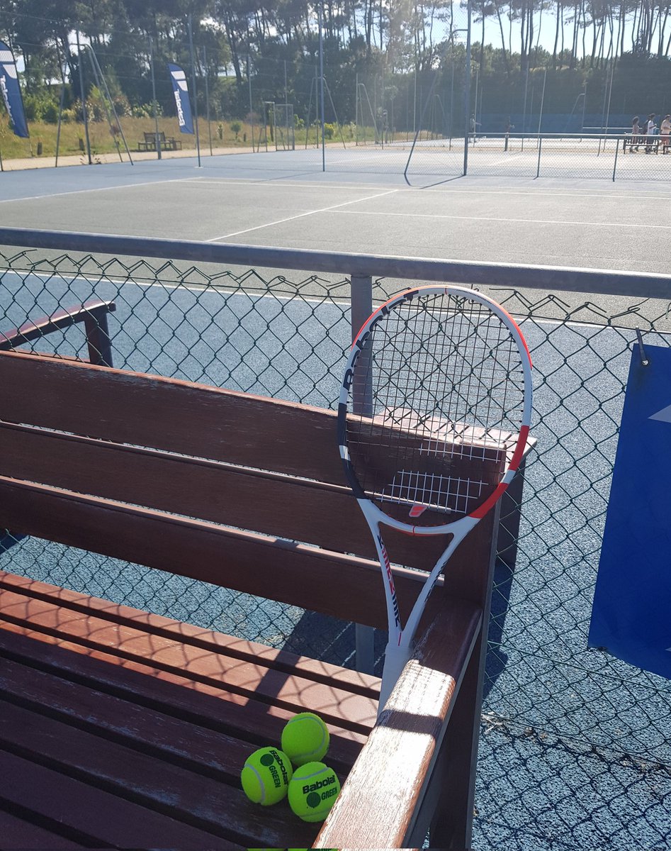 HeleneWithOneL's tweet image. Three days of private tennis lessons (among other perks) at the holiday resort where my brother is coaching. VIP treatment involves the right to play with Domi's racket 🔥
