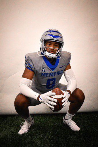 IsaiahThomison's tweet photo. Blessed to receive an offer from Memphis University!! @MemphisFB @HankinsJordon @RSilverfield @CoachMattBarnes @Rbcoachdgraham @FHSTigersROAR @DCJ_15 @swiltfong247 @allentrieu @Rivals_Clint @Elammers_Rivals @joshhelmholdt @ChadSimmons_ @d1Highlights https://t.co/0gRT9JtsJB