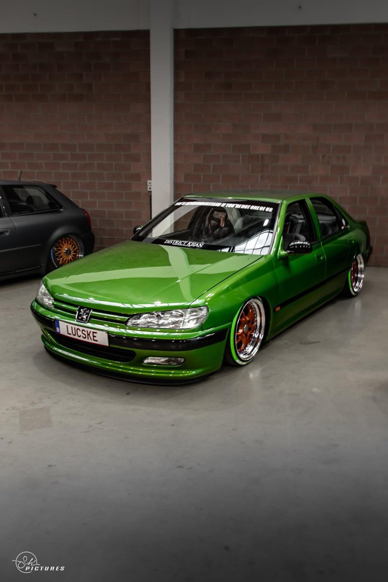 BrothersBelgian's tweet photo. Classic 406 with green 1” walls , such a killer combo! Any opinions ? #peugeot #cars #customcars #peugeot406 https://t.co/coNe4tYqB2