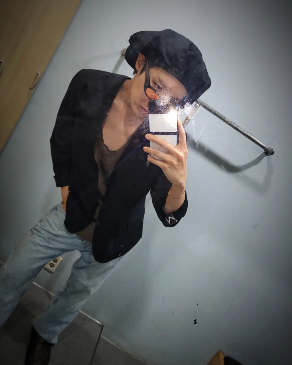 Bangtanverse__'s tweet photo. [IG] @BTS_twt 

HOSEOK | 10.06.2022

J-hope creó un post:
   ㄴ "💜Para Ustedes💜 (1/2)

🤳https://t.co/qs1OTLS0dF

~Es la cosa más bonita en el mundo 🥹💜

Dal🌘
Cr. ZER0XBLACK
#BTS #방탄소년단 #JHOPE #YetToCome https://t.co/0jX0X0BUgX