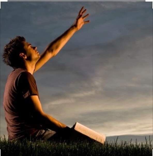 جزء من النص مفقود
رغم الثرثرة والأحاديث الطويلة
يبقى مالم يقال الذي نود البوح به
لكنه بيّن في الملامح رغم الكتمان
#الشامخ 
#خربشات