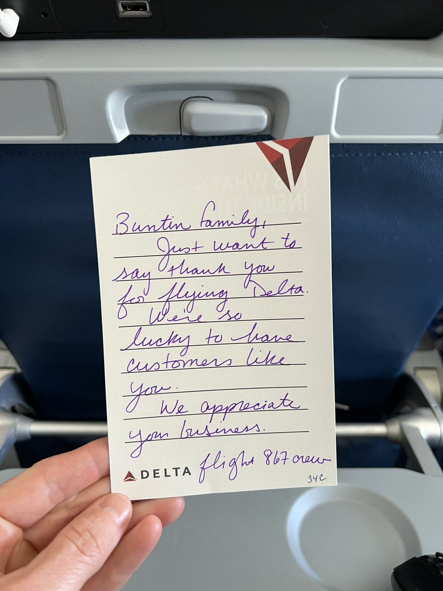 BuntinErin's tweet photo. It’s the little things…like a handwritten thank you note! @Delta #deltaloyal https://t.co/3BYIrBZlyx