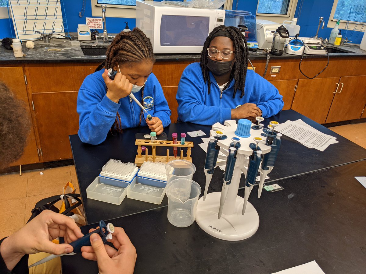 ebhs_science's tweet photo. @ebjets love to help each other learn! Check out @lexi210 Dual Enrollment and Biotech CTE students teaching 9th graders how to micropipette! I think we have some future educators and scientists in the house! ⭐️🌟✨✈️@bpsSTEMdept https://t.co/N3yLN2QYfv