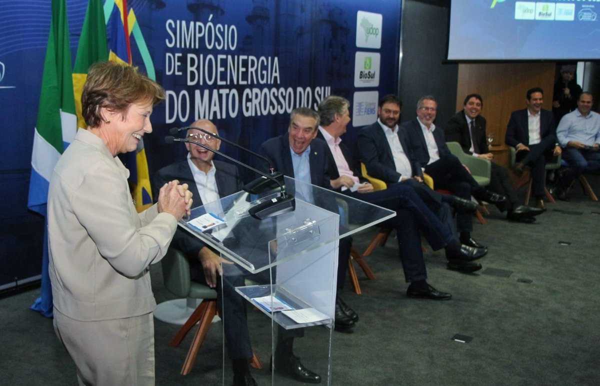 TerezaCrisMS's tweet photo. Que honra receber uma homenagem do setor sucroenergético do #MeuMs e do #Brasil! Pude participar da chegada do segmento aqui no estado, quando fui secretária e ver o desenvolvimento que trouxe para os sul-mato-grossenses. https://t.co/HxqvisVN3x