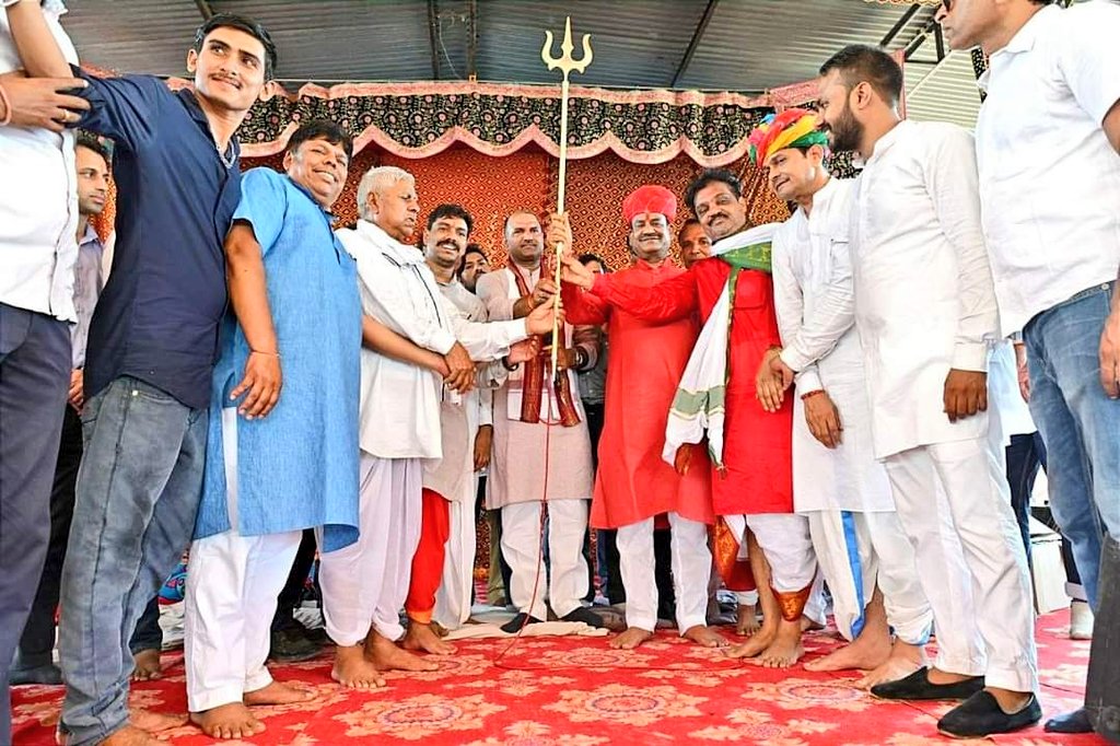 TeamOmbirla's tweet photo. आज लोकसभा अध्यक्ष माननीय श्री @ombirlakota जी ने सपत्नीक ऊपरमाल क्षेत्र में स्थित मां जोगणिया शक्तिपीठ के दर्शन कर देश में खुशहाली की कामना की |
जय माता दी !
#ombirla #loksabhaspeaker #ombirlarajasthan #teamombirla #kota https://t.co/rwKmoTkCS8