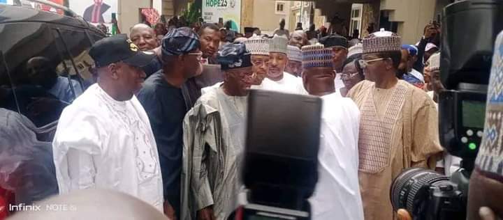 Ziliyaxx's tweet image. Alh. Yahaya Bello @OfficialGYBKogi receives the former Governor of Lagos State &amp;amp; the APC #2023Elections Presidential flagbearer, Sen. Bola Tinubu @officialABAT at the Yahaya Bello Campaign Office on Friday

📸CPS @Galacticus_O 

South South OBIdient Anambra Attorney General Mummy