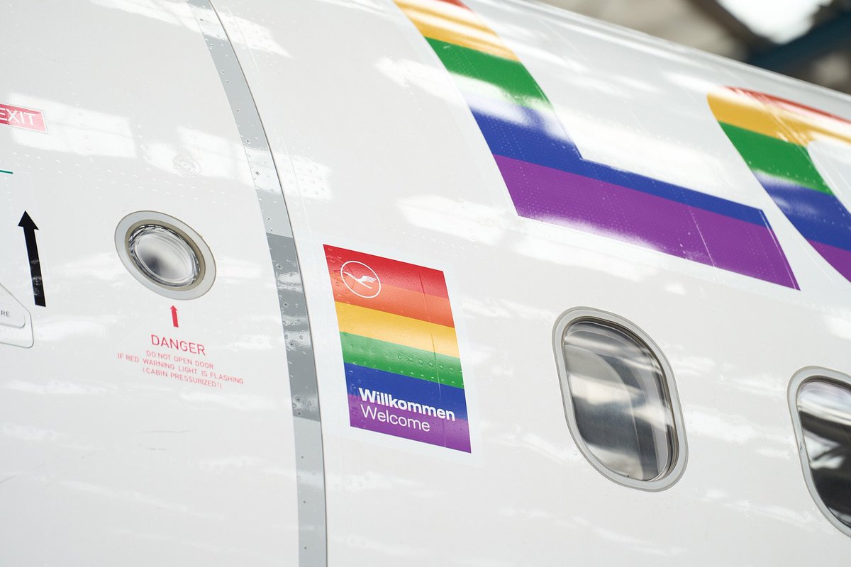 lufthansaNews's tweet photo. Lufthansa bringt Farbe in die Luft! 🌈
Sonderbeklebung im Regenbogen-Design: Lovehansa. ❤️ Anlässlich des #PrideMonth wird der #Airbus A320neo für die nächsten sechs Monate in Regenbogenfarben unterwegs sein. Heute wird die D-AINY nach Billund abheben.
#lovehansa #WeAreLufthansa https://t.co/aPLFBLWlCv