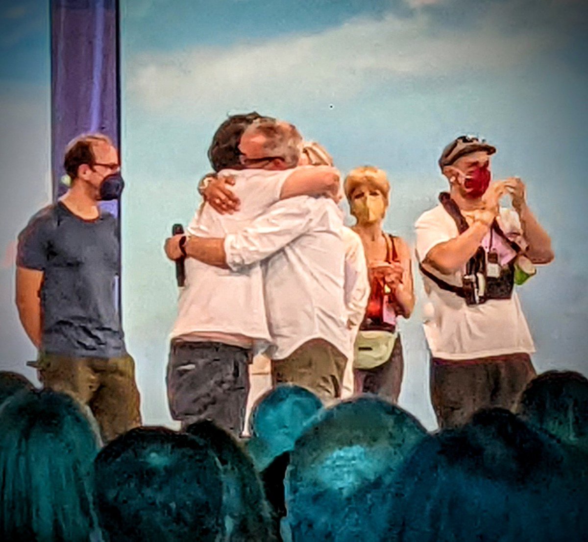 ideenstudio_b's tweet photo. Hugs zum Abschluss. #rp22 

@republica @spreeblick @netzpolitik https://t.co/vP8QgHnXoL
