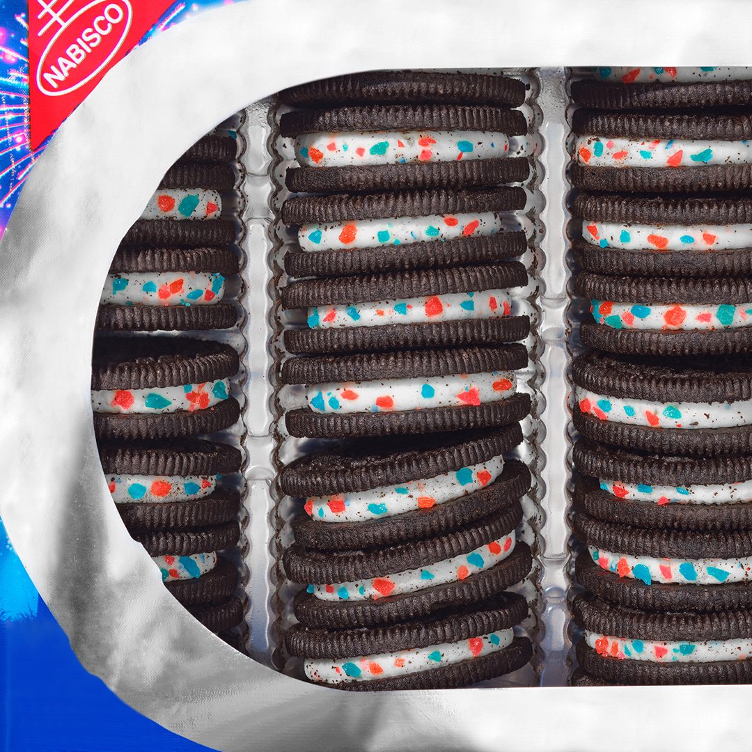 Oreo's tweet photo. OREO Firework Cookies are poppin’ 💥 https://t.co/C9teM3my1U