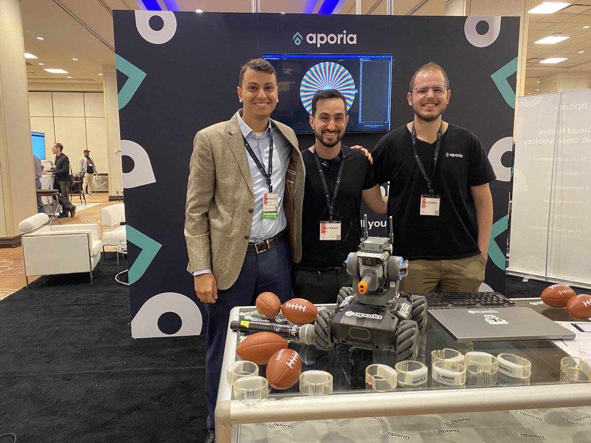 AporiaAI's tweet image. We’ve got a winner!!🥇⁦⁦@iamhasuni⁩ and @alongubkin⁩ present Dr. Magd Bayoumi with his brand new #RoboMaster 🚀 #MLOpsWorld2022 #ai #datascience #robot