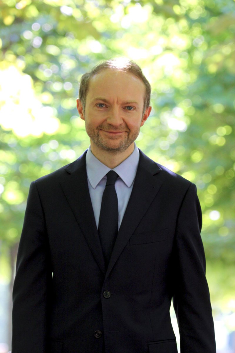 Renaissance20e's tweet photo. Le vote utile dans la #circo7506, c'est @JulienBargeton. Expérimenté et proche des citoyens, il connaît vos préoccupations et vous permettra de les défendre au mieux 🇨🇵🇪🇺
#EnsembleMajoritePresidentielle #EnsembleFaceAuxExtremes #AvecJulien https://t.co/Kps655nLiL
