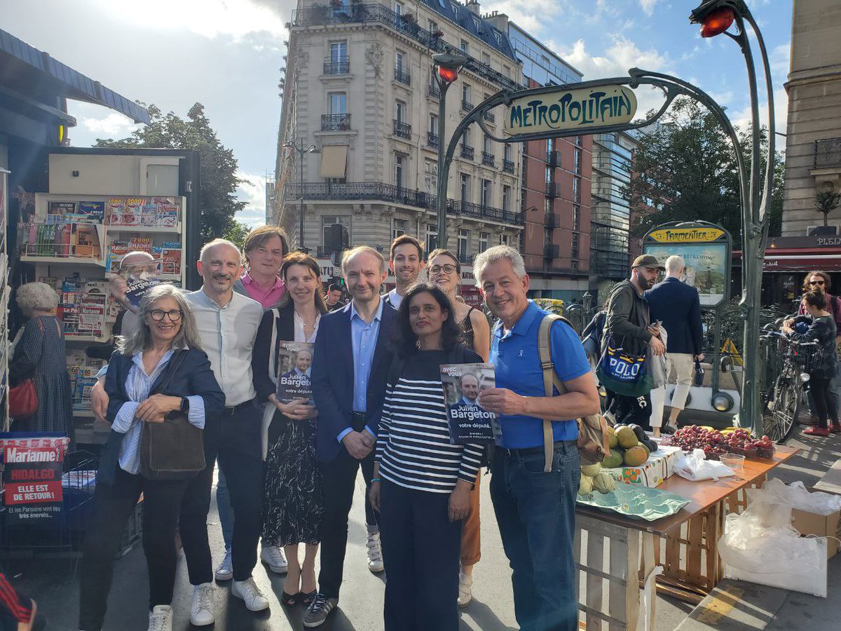 Renaissance20e's tweet photo. Le vote utile dans la #circo7506, c'est @JulienBargeton. Expérimenté et proche des citoyens, il connaît vos préoccupations et vous permettra de les défendre au mieux 🇨🇵🇪🇺
#EnsembleMajoritePresidentielle #EnsembleFaceAuxExtremes #AvecJulien https://t.co/Kps655nLiL