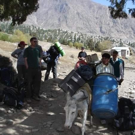 Losthorizontrek's tweet photo. The days with Porters! They are the ones behind our successful expeditions. https://t.co/mRM2aeZbVN