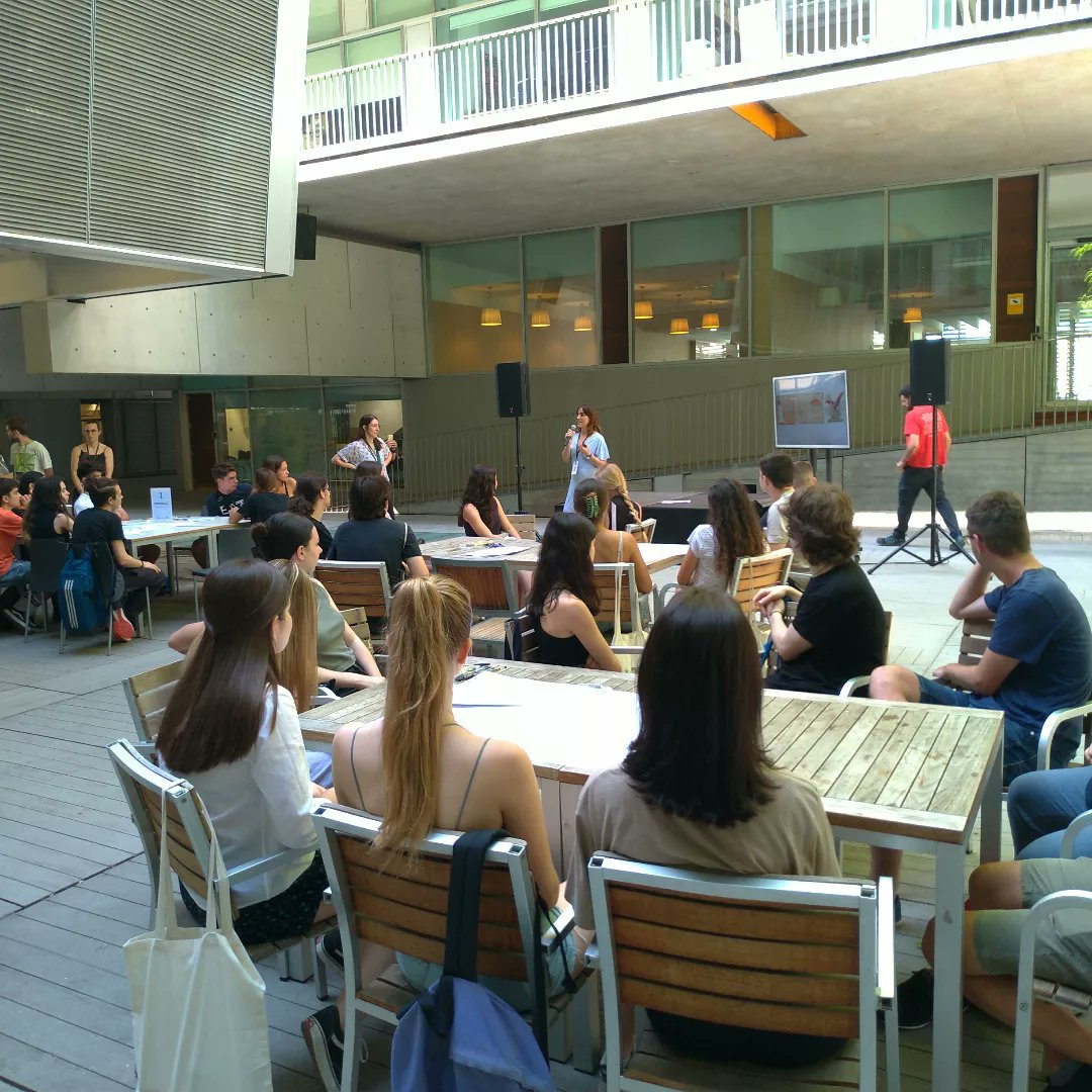 mmart746's tweet photo. Fent-nos preguntes, debatint amb alumnat @ins4cantons i @escolapiasarria reflexionant sobre què vol dir vida i potencialitats i implicacions dels nous sistemes biològics #ciènciaciutadana #EIWConf #bioenginyeria @EMBLBarcelona
@the_prbb #BioCOPEM #ISE2122 #BioBAT #COPEM2122 https://t.co/u1eyCOUC1U