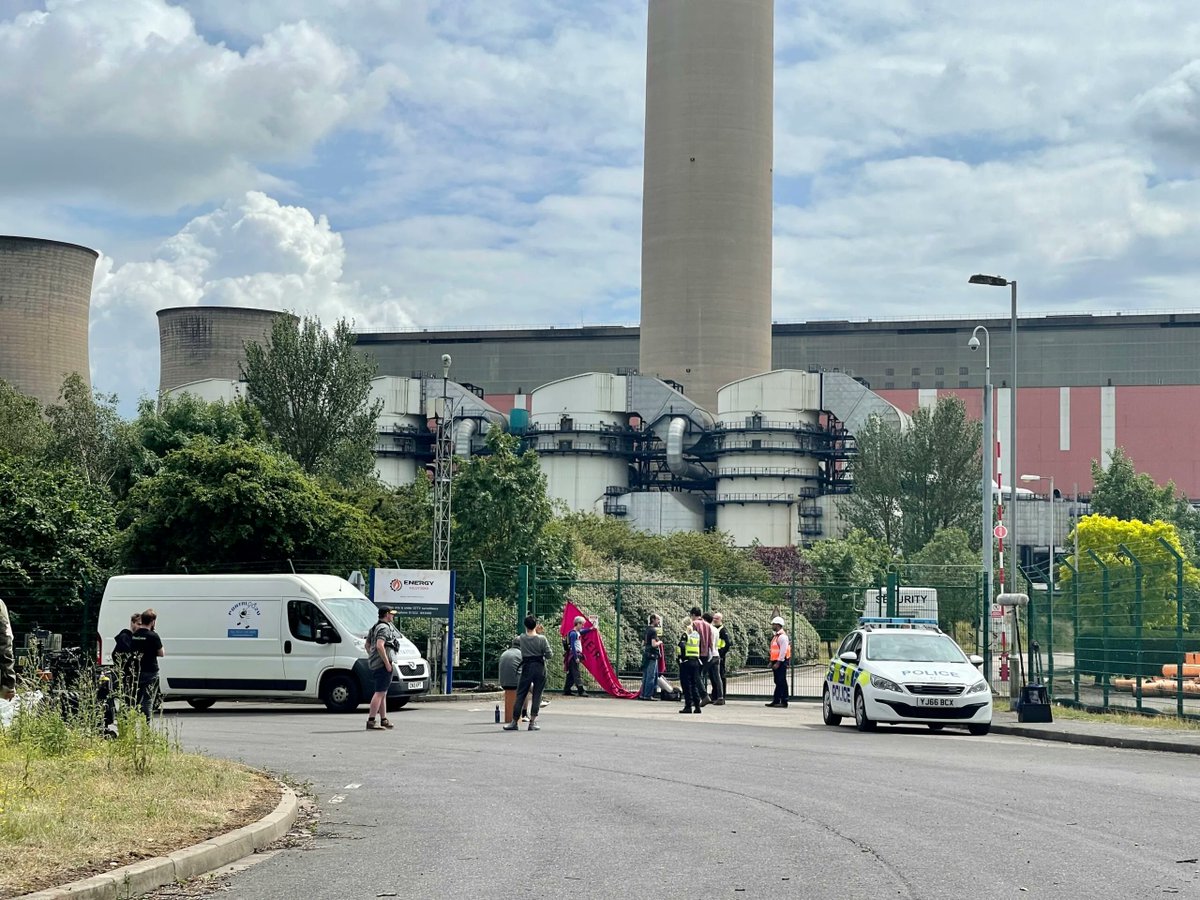 ActionMediaHire's tweet photo. A #BehindTheScenes photo of when the #Peugeot was used at a disused power station in the #Midlands.
#PoliceCarHire #ActionVehicle #TV #Film #Media https://t.co/EAJKHmBfmQ