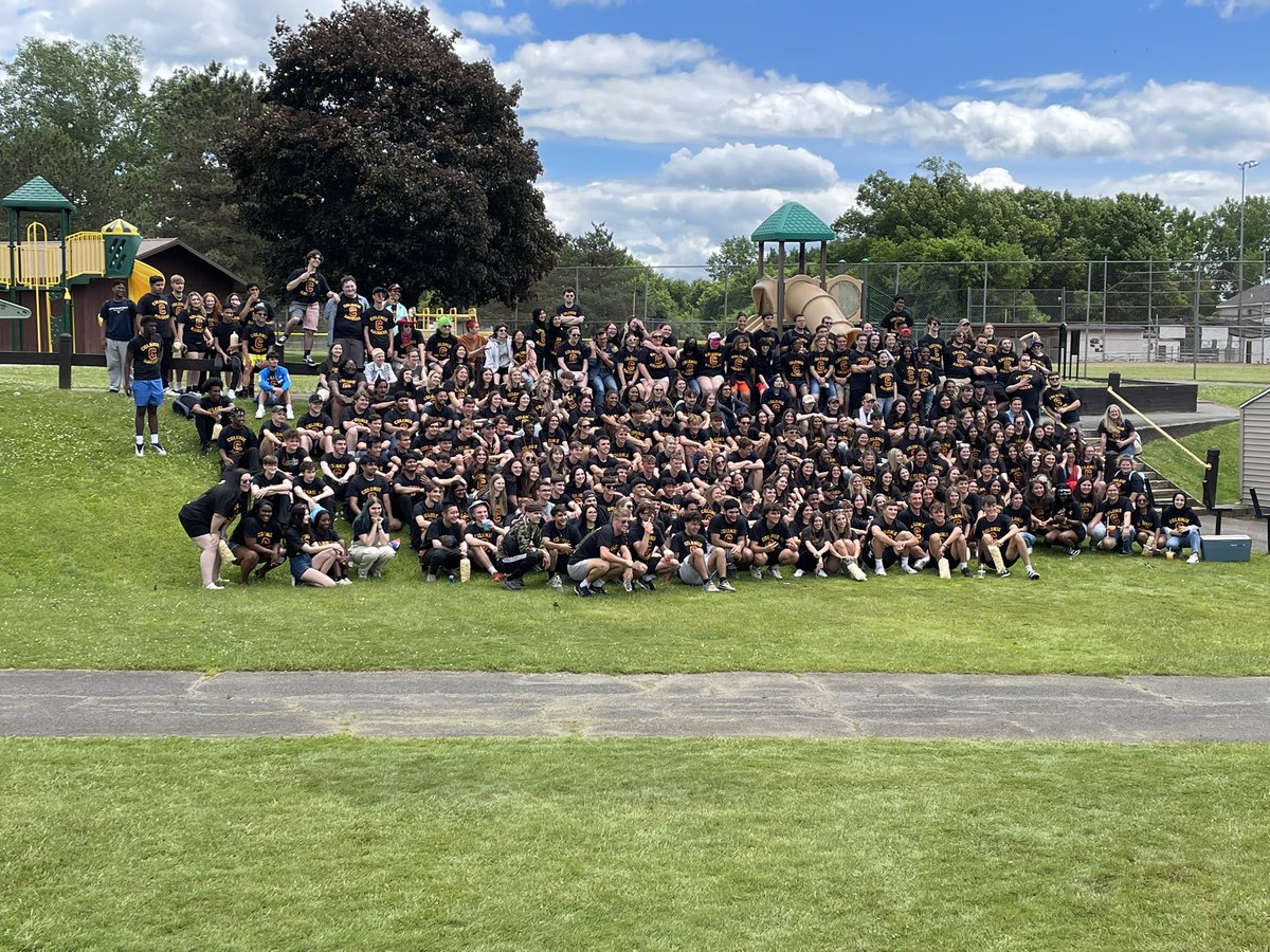 Congratulations and fun times at the Colonie Senior Picnic. Great job to the students and staff for a well run and fun time for the kids. Brings me back to my senior picnic. Go raiders! #raiderpride #classof2022 #southcolonie #thisiscolonie <a href="/csd_south/">SouthColonieCSD</a>