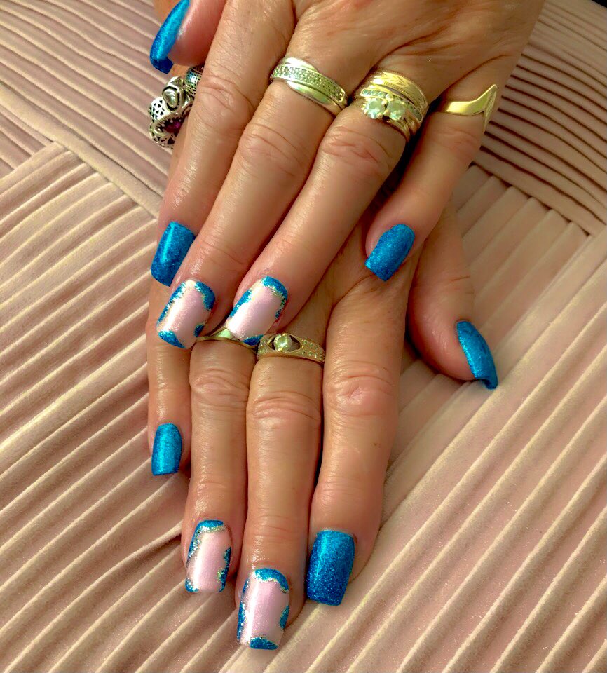 LuLushko's tweet photo. 💙 #FridayVibes #gelextensions #nailart #gelnails #bluenails 💙 https://t.co/cW8Y2tN1mg