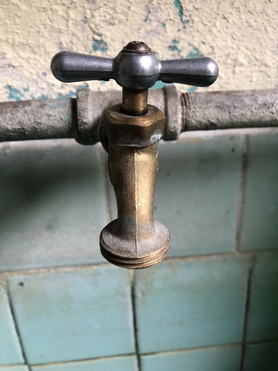 ERICK_KIDNEY's tweet photo. COLONIA SANTA LUCÍA EN ILOPANGO SIEMPRE SUPLICANDO QUE LES HECHEN EL AGUA SEÑORES DE @ANDASV @RuAleman QUEREMOS EL SERVICIO DEL VITAL LÍQUIDO POR EL CUAL PAGAMOS UNA FACTURA MES A MES SIEMPRE NOS TOCA ANDAR PIDIENDO AGUA https://t.co/kJPnVtaoWk