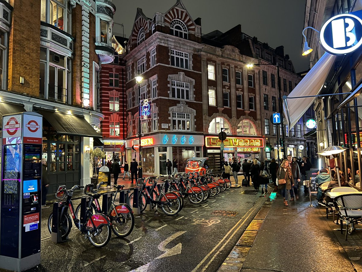 nadim_c's tweet image. #London #StreetPhotography
