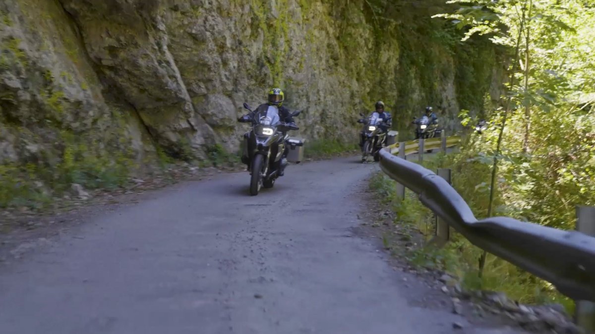 CCubicos's tweet photo. El domingo en #CCúbicos296 nos vamos de #PuntaAPunta con @AlvaroTuriel y la @bmwmotorradesp #K1600.
Una travesía que la marca organiza por nuestro país y en la que aprovecharemos para ver cómo prepararnos correctamente para un viaje así.
A partir de las 09:40 en @antena3com https://t.co/IbVmYcQePQ