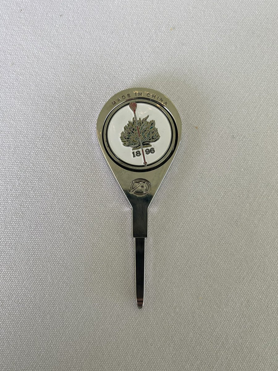 SHistorians's tweet image. Also I bought a bunch of these to give away in the future. 

How good is this ball repair tool?

#Merion
@CurtisCup 
@USGA