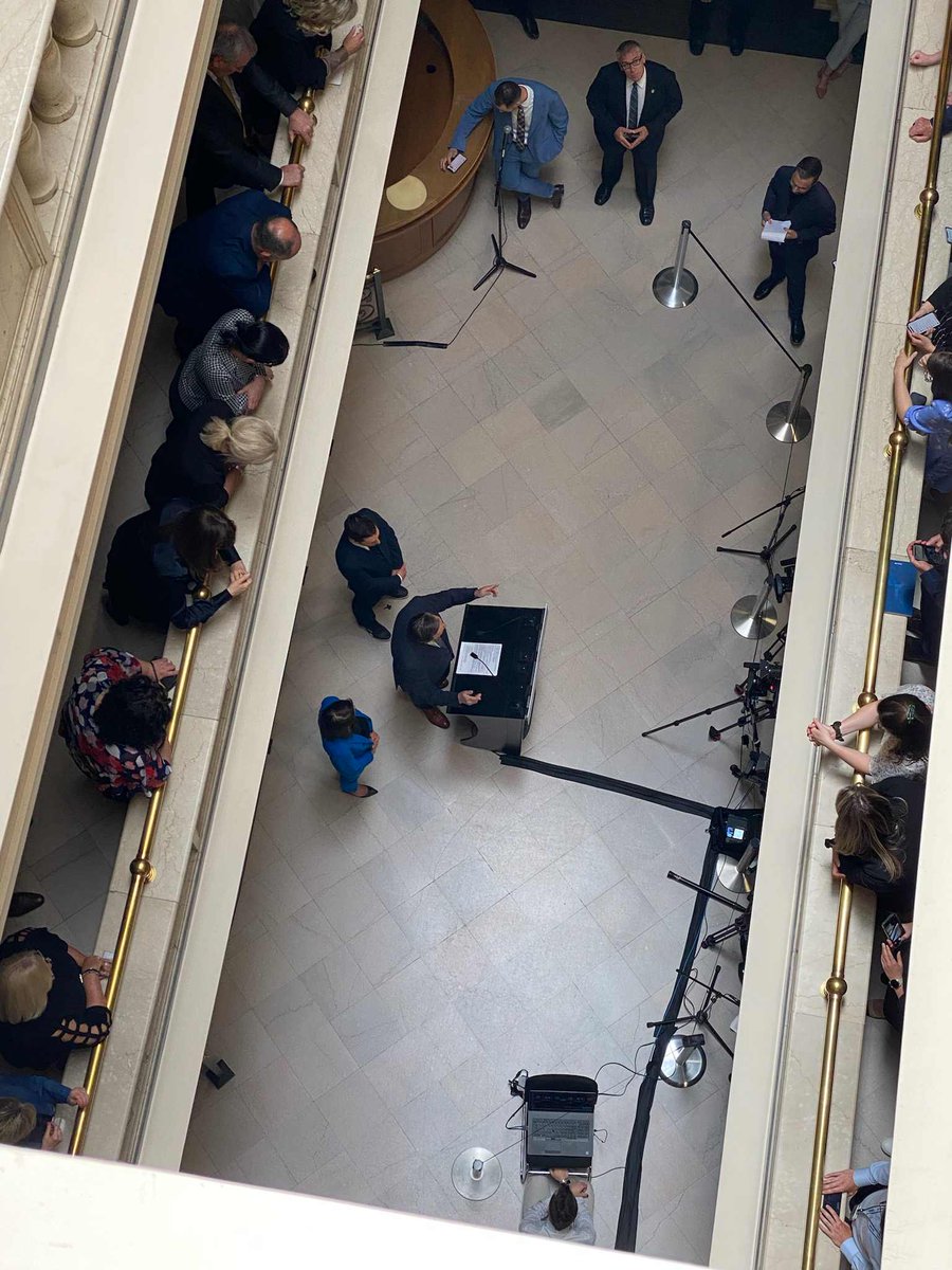 En cette journée remplie d'émotions, j'étais avec mes collègues @NathalieRoyCAQ et <a href="/LucieLecours/">Lucie Lecours</a> lors du bilan de fin de législature de notre premier ministre, François Legault. ⚜💙
#assnat #polqc